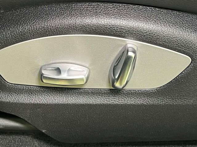 Certified 2022 Porsche Macan image 18