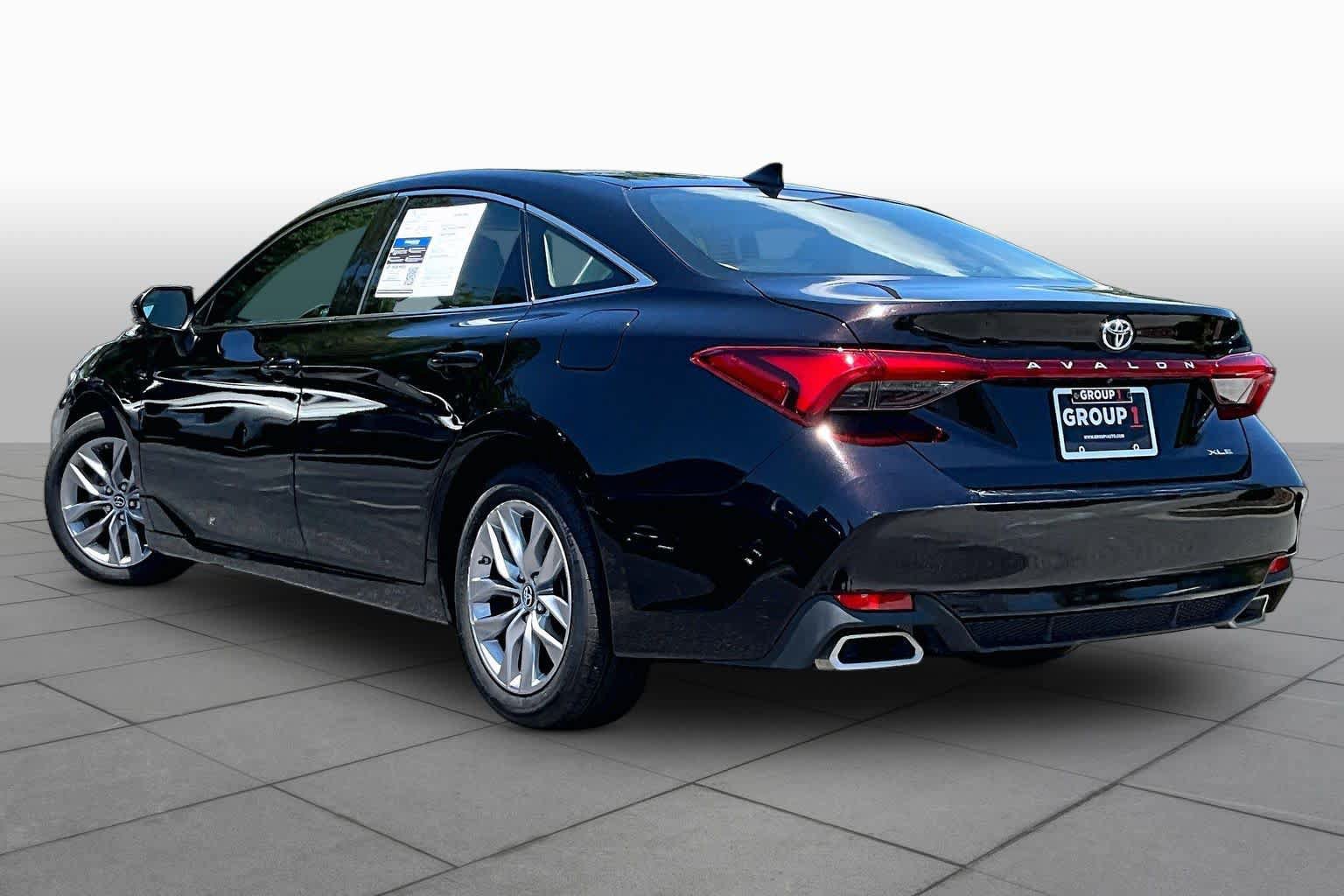 Used 2019 Toyota Avalon XLE w/ Moonroof Package FWD image 12