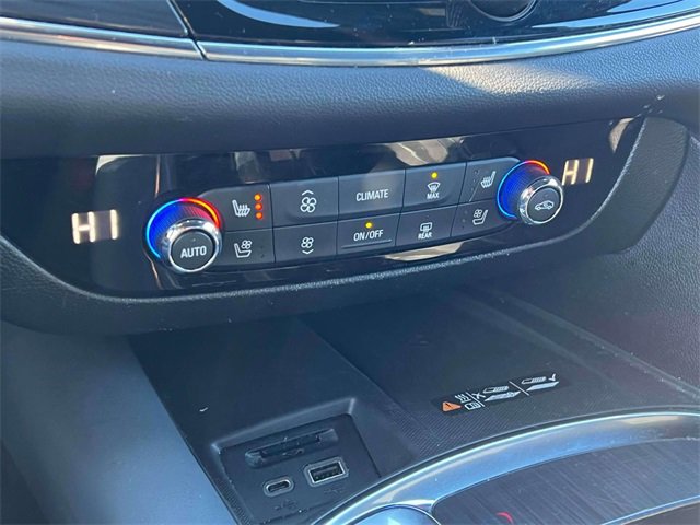 Used 2024 Buick Enclave Premium image 32