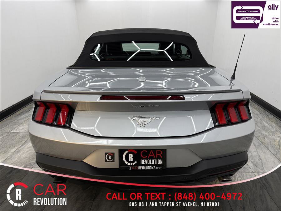 Used 2025 Ford Mustang Premium RWD image 5