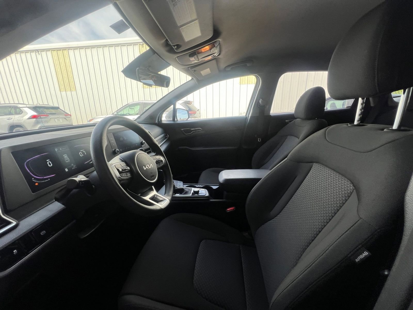 Used 2025 Kia Sportage LX FWD image 27