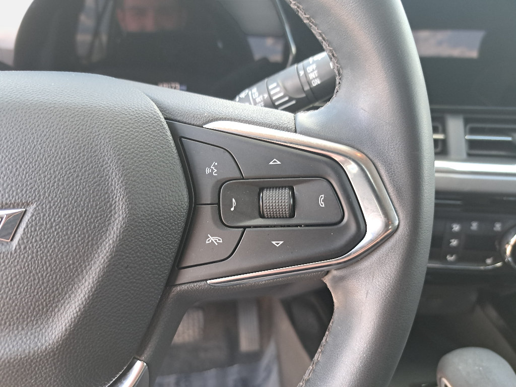 Used 2025 Chevrolet Trax ACTIV w/ Sunroof Package FWD image 18