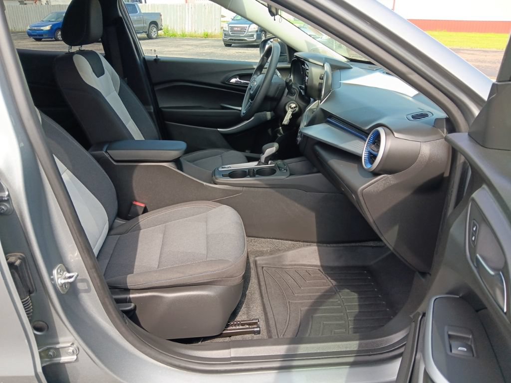Used 2024 Chevrolet Trax LS w/ Driver Confidence Package FWD image 33