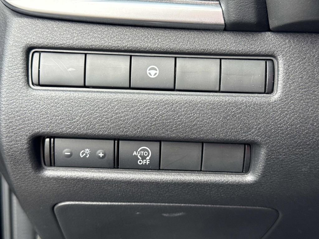 Certified 2023 Nissan Rogue SV image 29