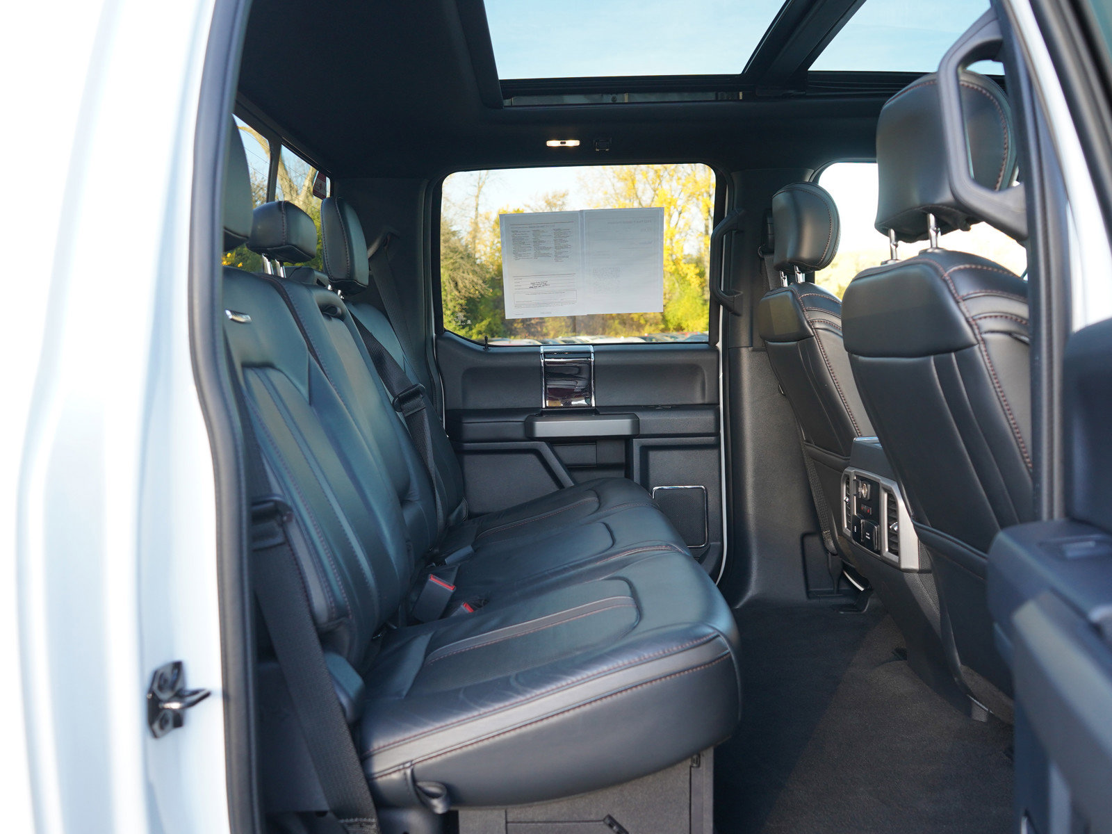 Used 2022 Ford F350 Platinum w/ FX4 Off-Road Package image 11