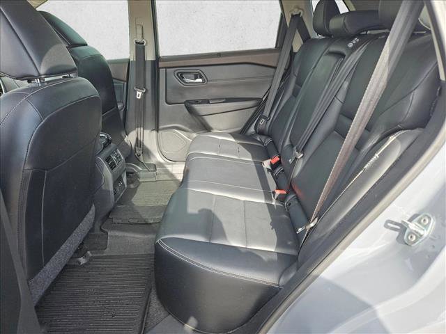 Used 2023 Nissan Rogue SL w/ SL Premium Package image 10