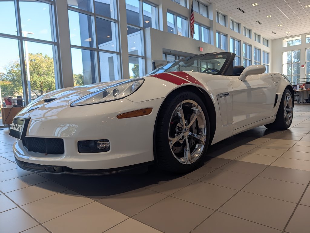 Used 2011 Chevrolet Corvette Grand Sport w/ Preferred Equipment Group RWD image 3