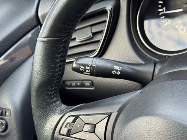 Used 2018 Nissan Rogue SV image 25