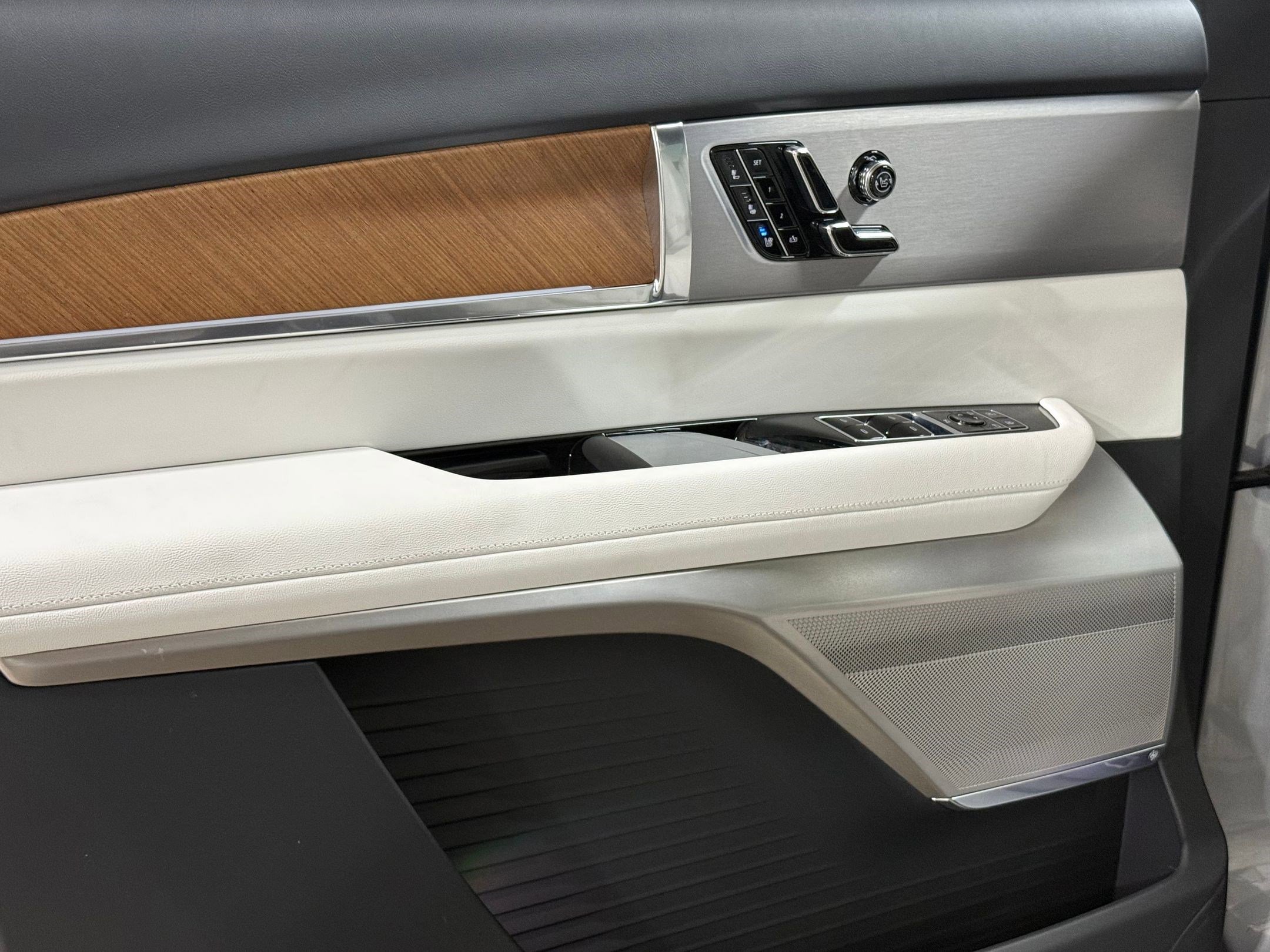 New 2026 Cadillac Vistiq Sport image 10