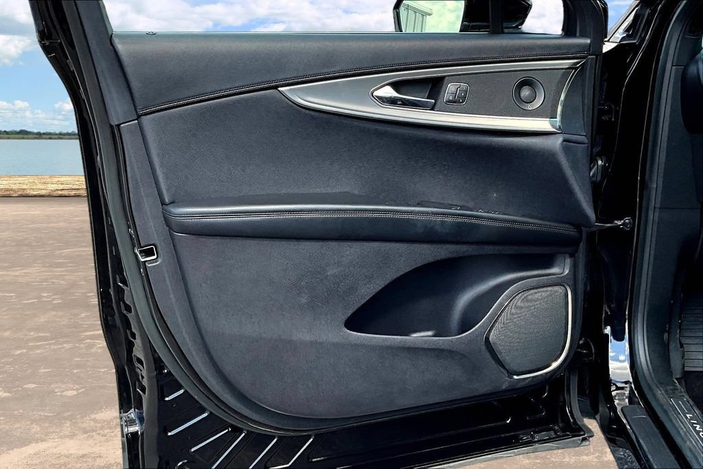 Used 2019 Lincoln Nautilus Reserve FWD image 22