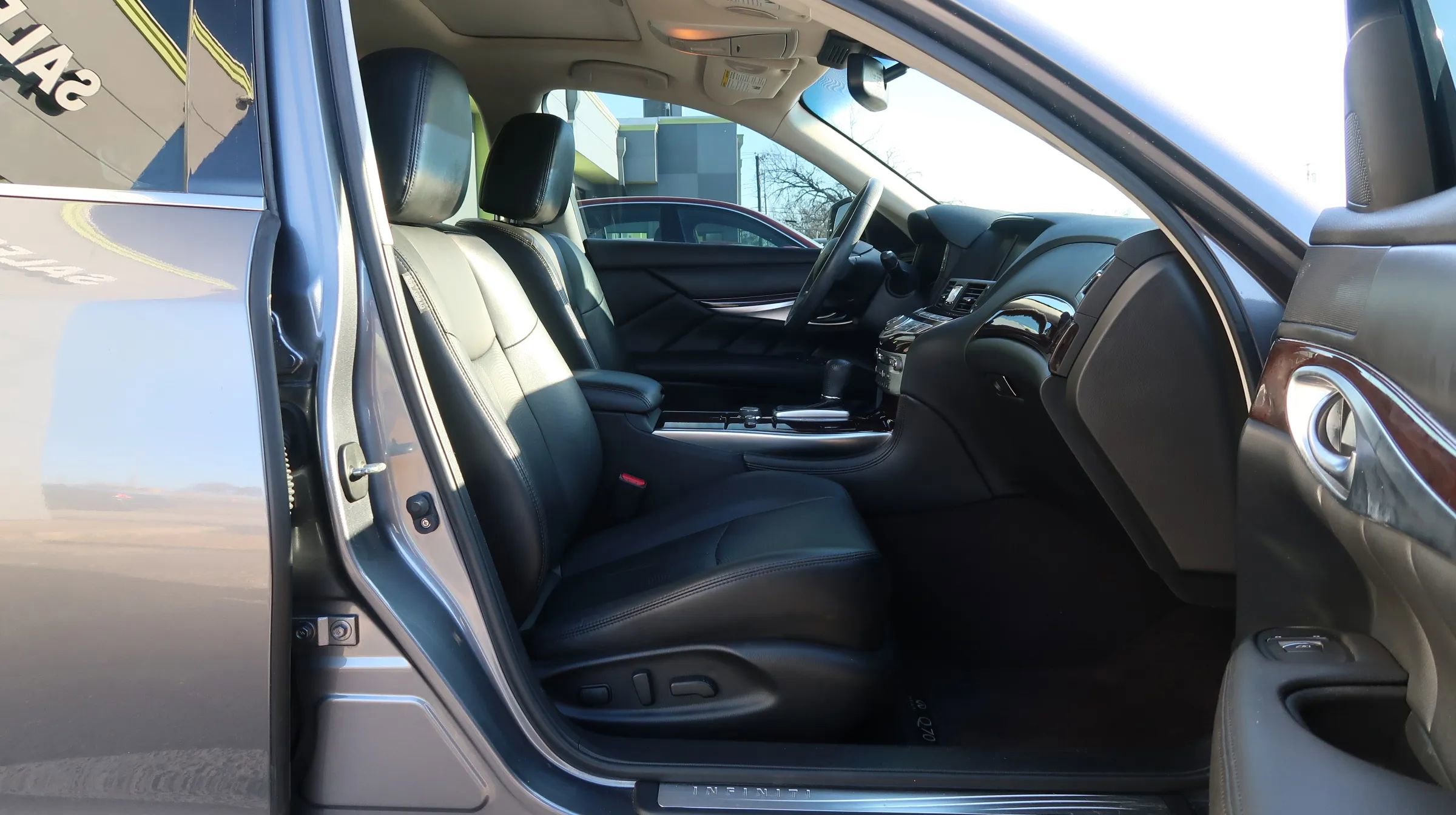 Used 2017 INFINITI Q70 3.7 image 25