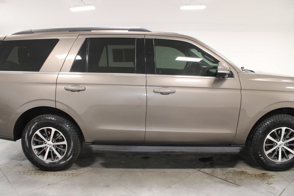 Used 2019 Ford Expedition XLT w/ Equipment Group 201A AWD/4WD image 11