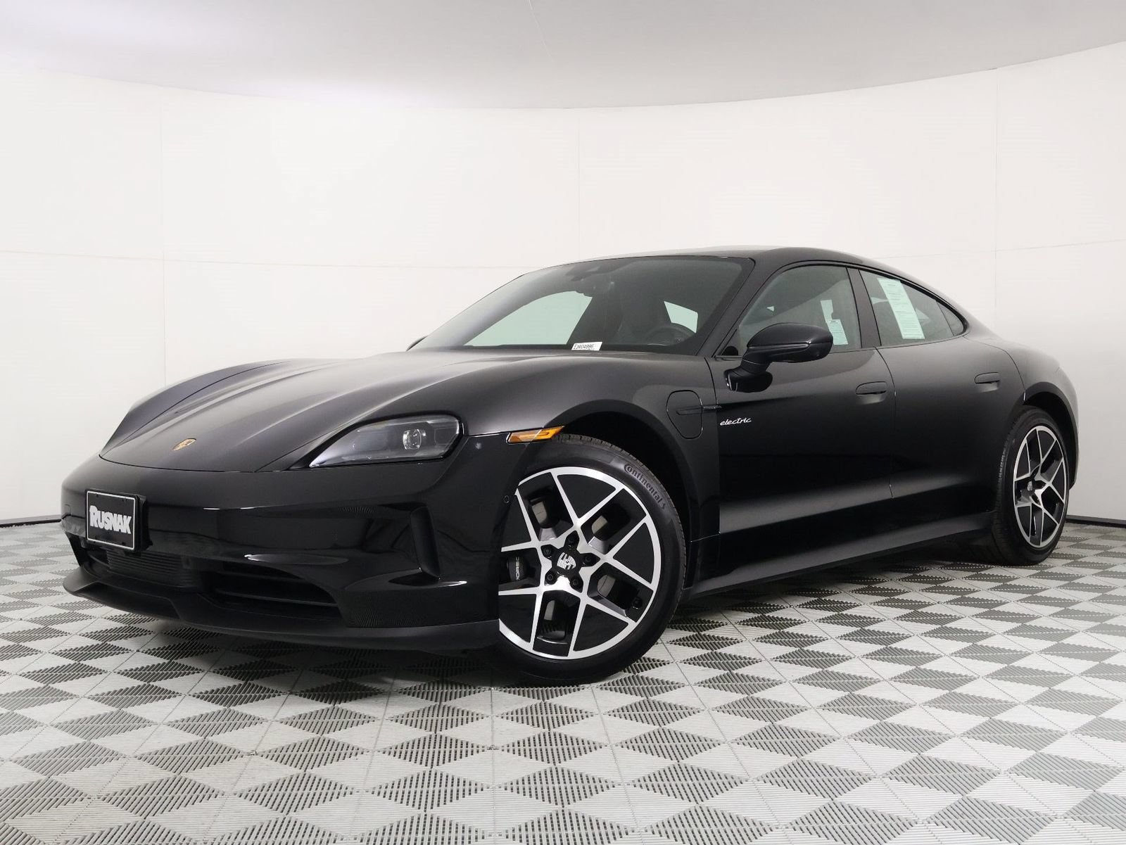 Certified 2026 Porsche Taycan AWD/4WD image 33