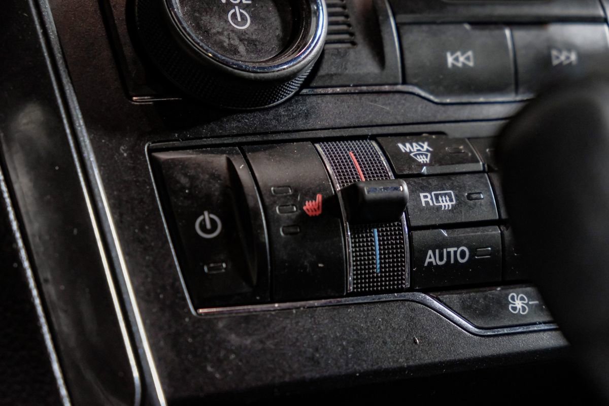 Used 2017 Ford Explorer XLT w/ Equipment Group 202A FWD image 24