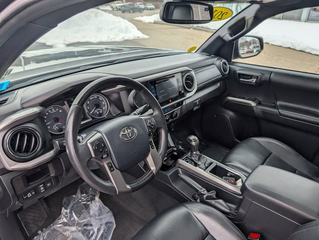 Used 2018 Toyota Tacoma Limited image 16