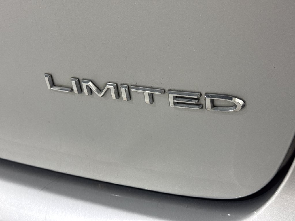 Used 2024 Chrysler Pacifica Limited FWD image 35
