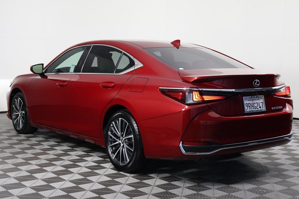 Certified 2025 Lexus ES 300h w/ Premium Package image 6