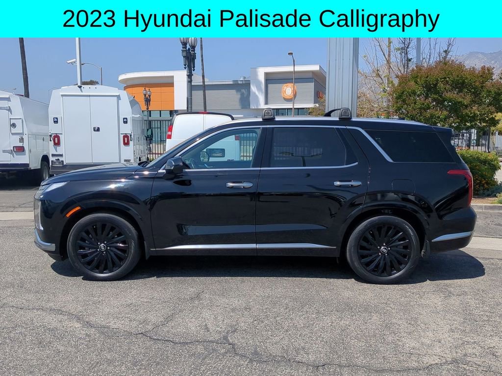 Used 2023 Hyundai Palisade Calligraphy image 2