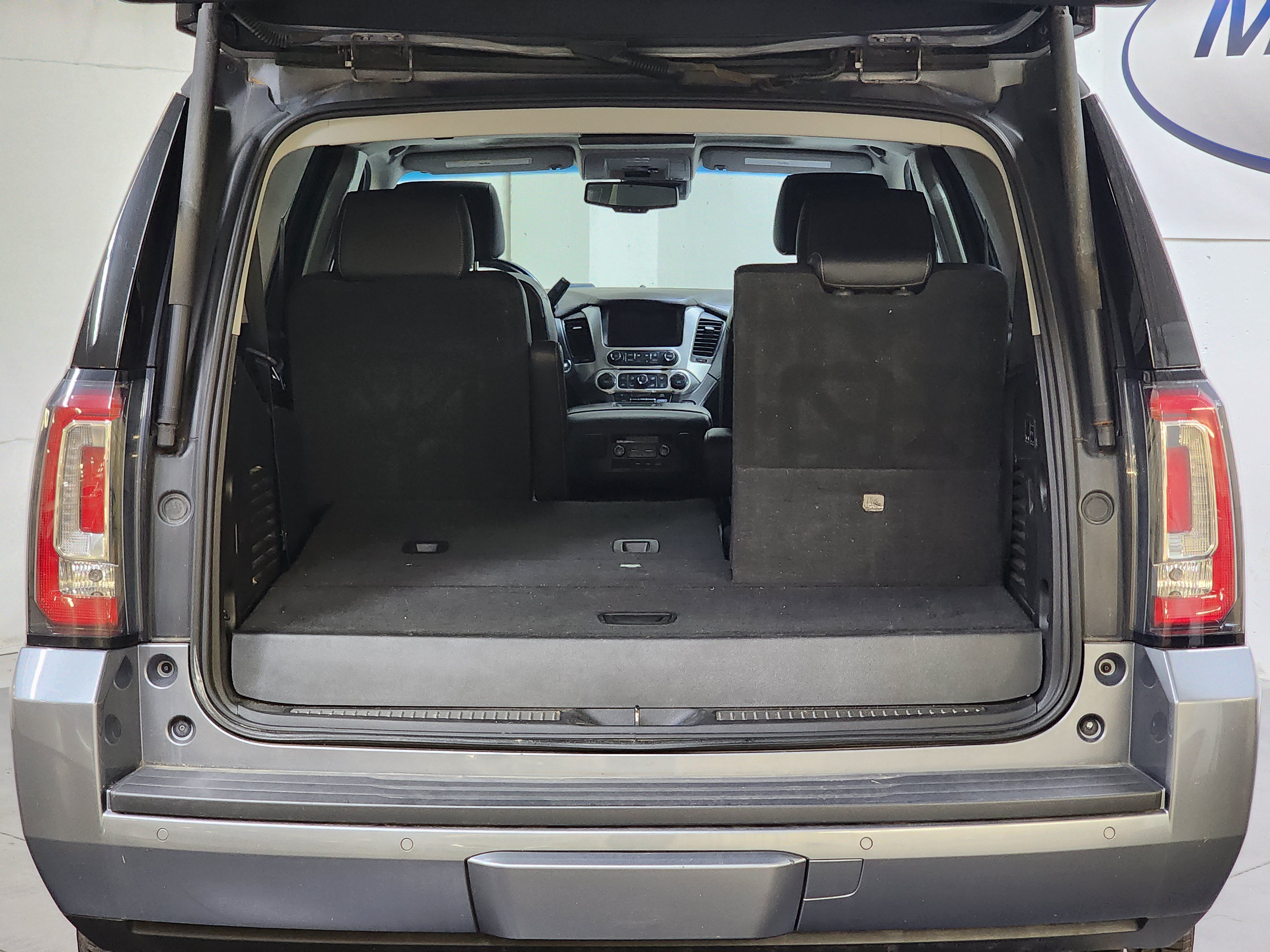 Used 2018 GMC Yukon SLT w/ Premium Edition AWD/4WD image 9