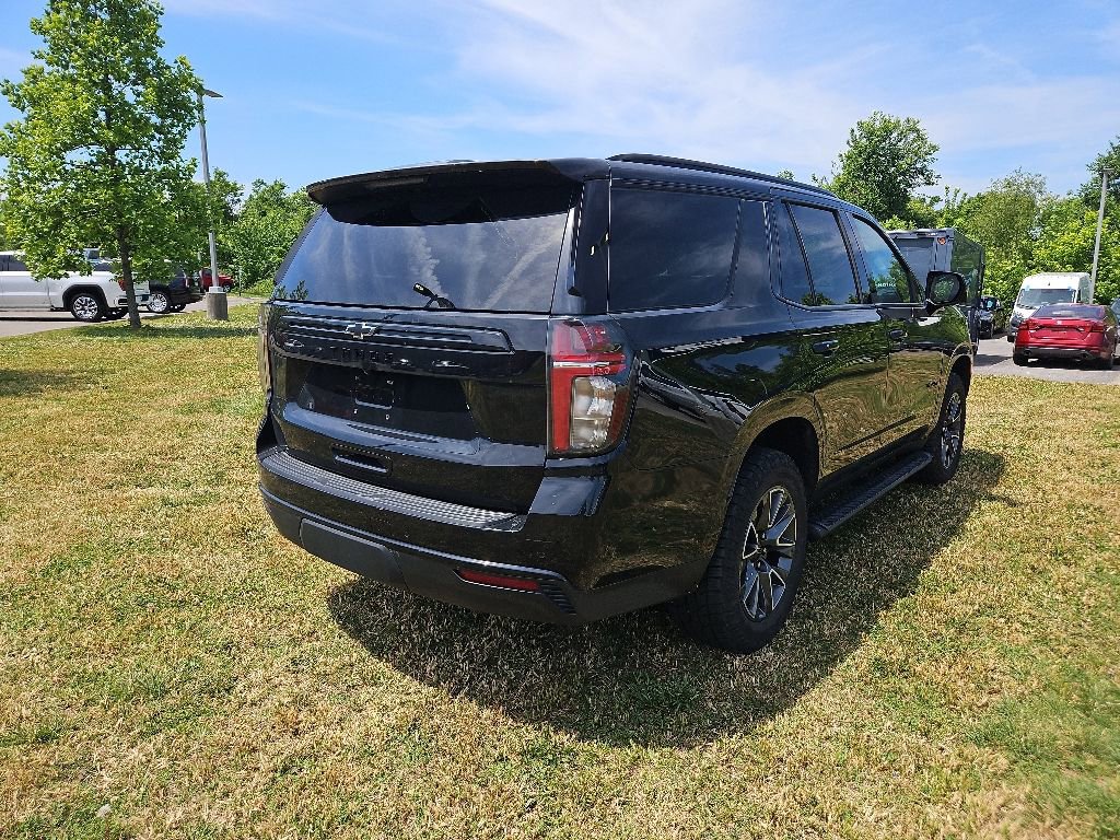 Used 2023 Chevrolet Tahoe Z71 w/ Luxury Package AWD/4WD image 7