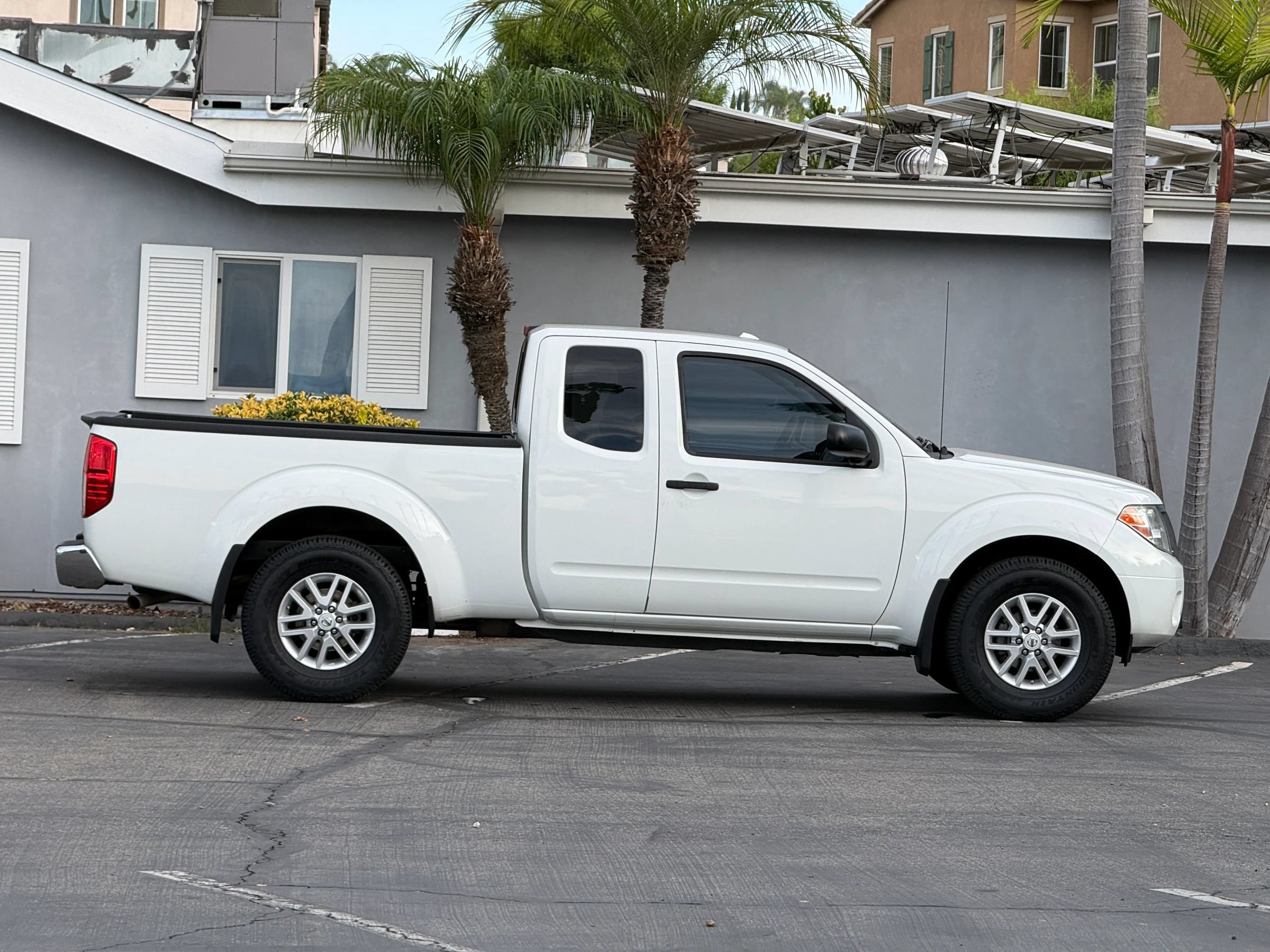 Used 2018 Nissan Frontier SV RWD image 6