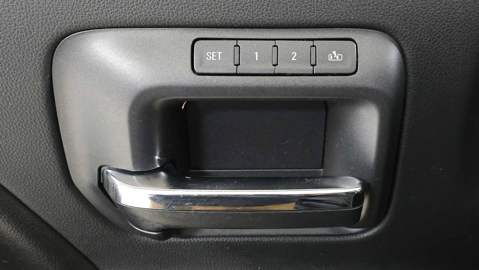 Used 2015 GMC Sierra 3500 Denali w/ Duramax Plus Package image 24