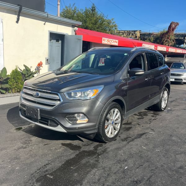Used 2018 Ford Escape Titanium w/ Ford Safe & Smart Package AWD/4WD image 32