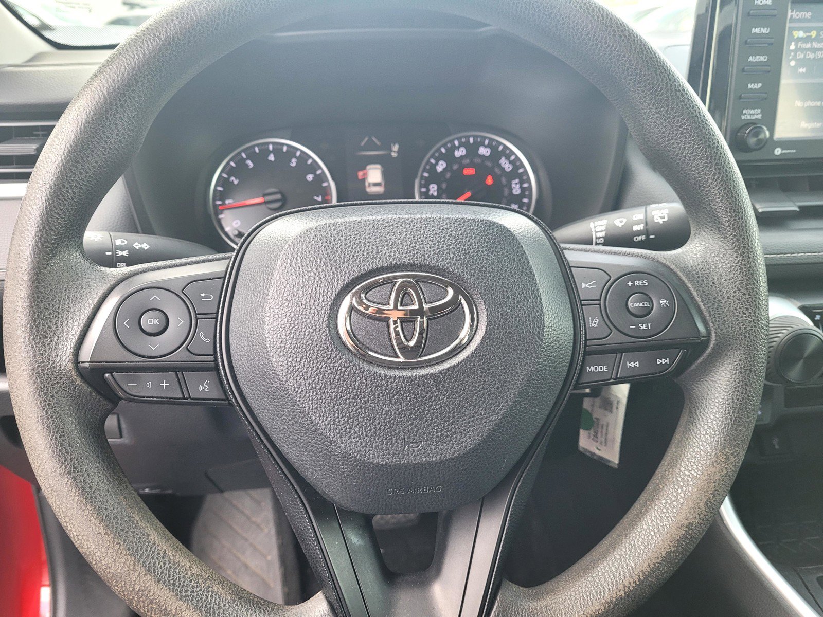 Used 2020 Toyota RAV4 LE image 27