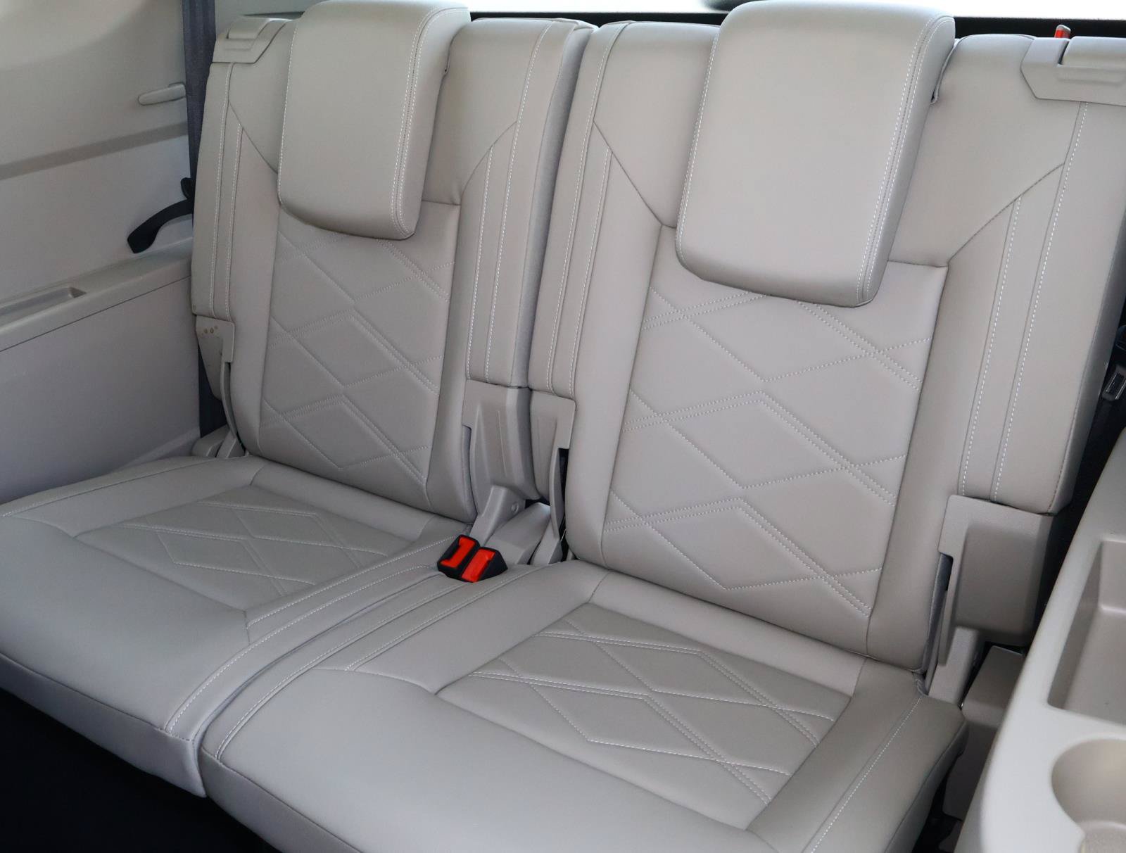 Used 2025 Volkswagen Atlas SE FWD image 21