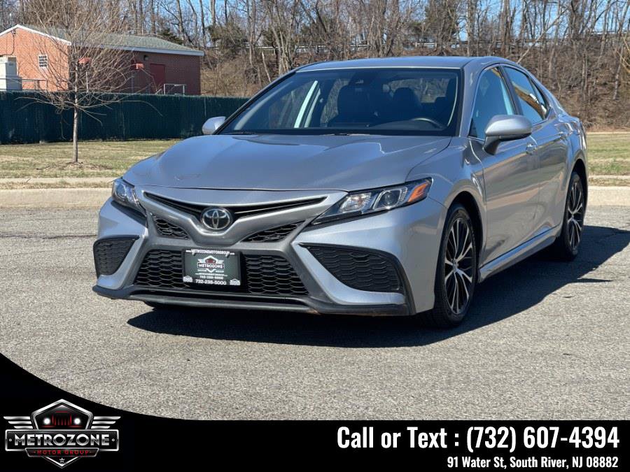 Used 2021 Toyota Camry SE FWD image 1