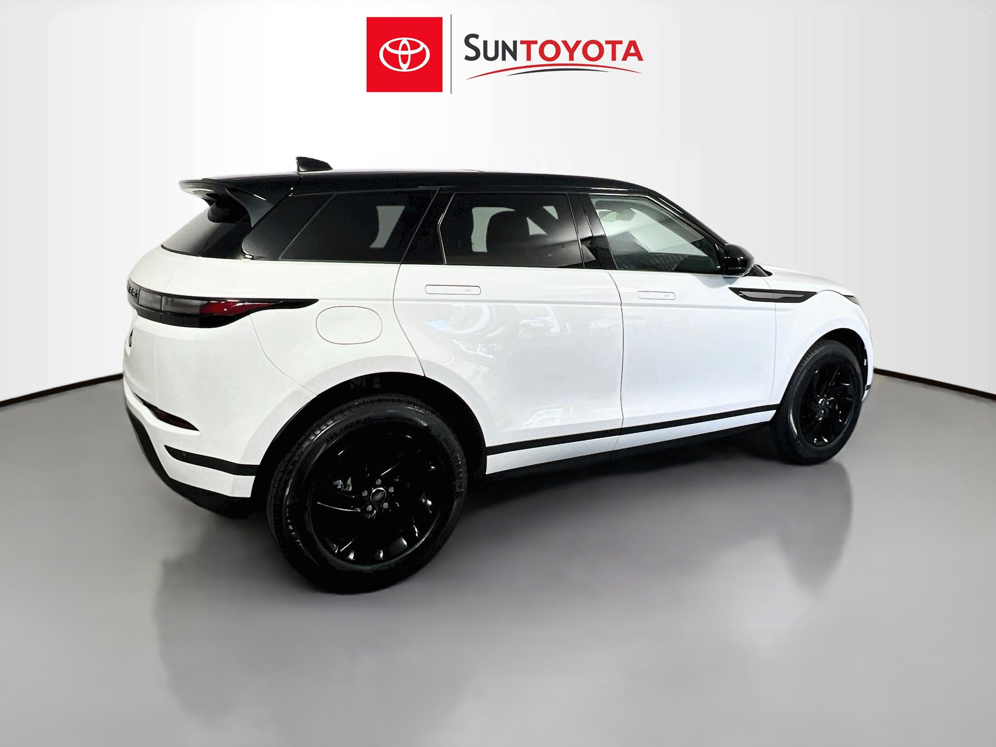 Used 2025 Land Rover Range Rover Evoque S AWD/4WD image 4