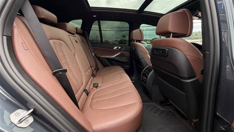Used 2022 BMW X5 M50i AWD/4WD image 47
