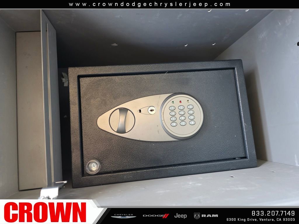 Used 2021 Chevrolet Express 2500 w/ Driver Convenience Package image 26