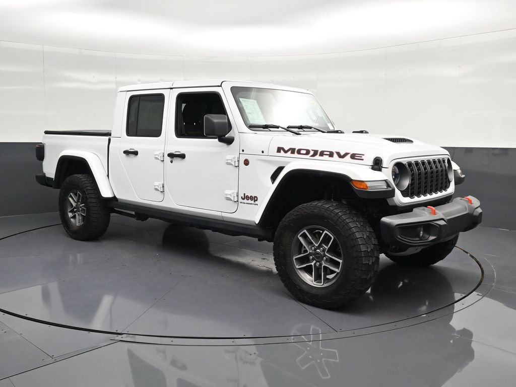 Used 2025 Jeep Gladiator Mojave w/ Convenience Group AWD/4WD image 5