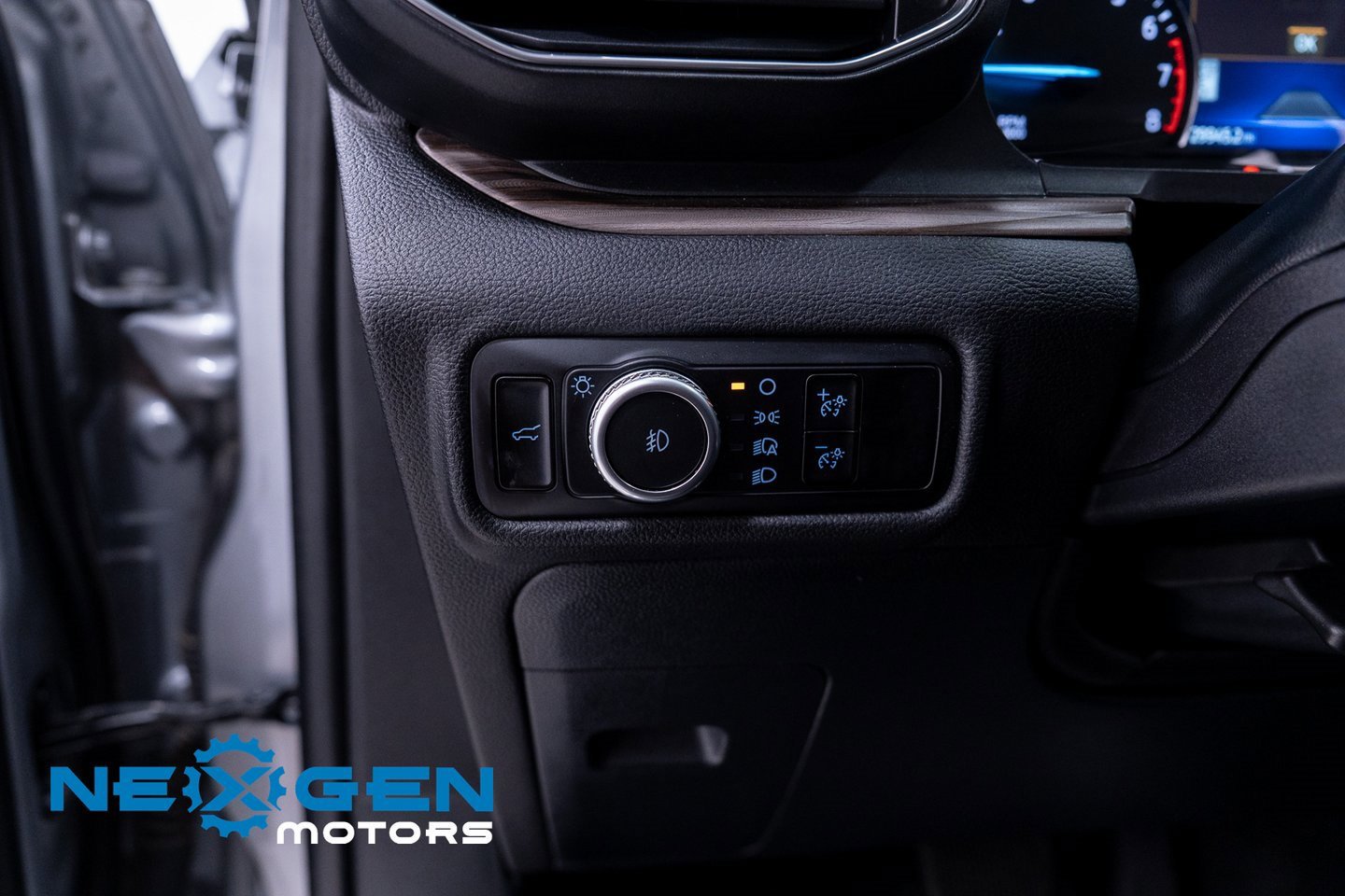 Used 2023 Ford Explorer Limited image 21