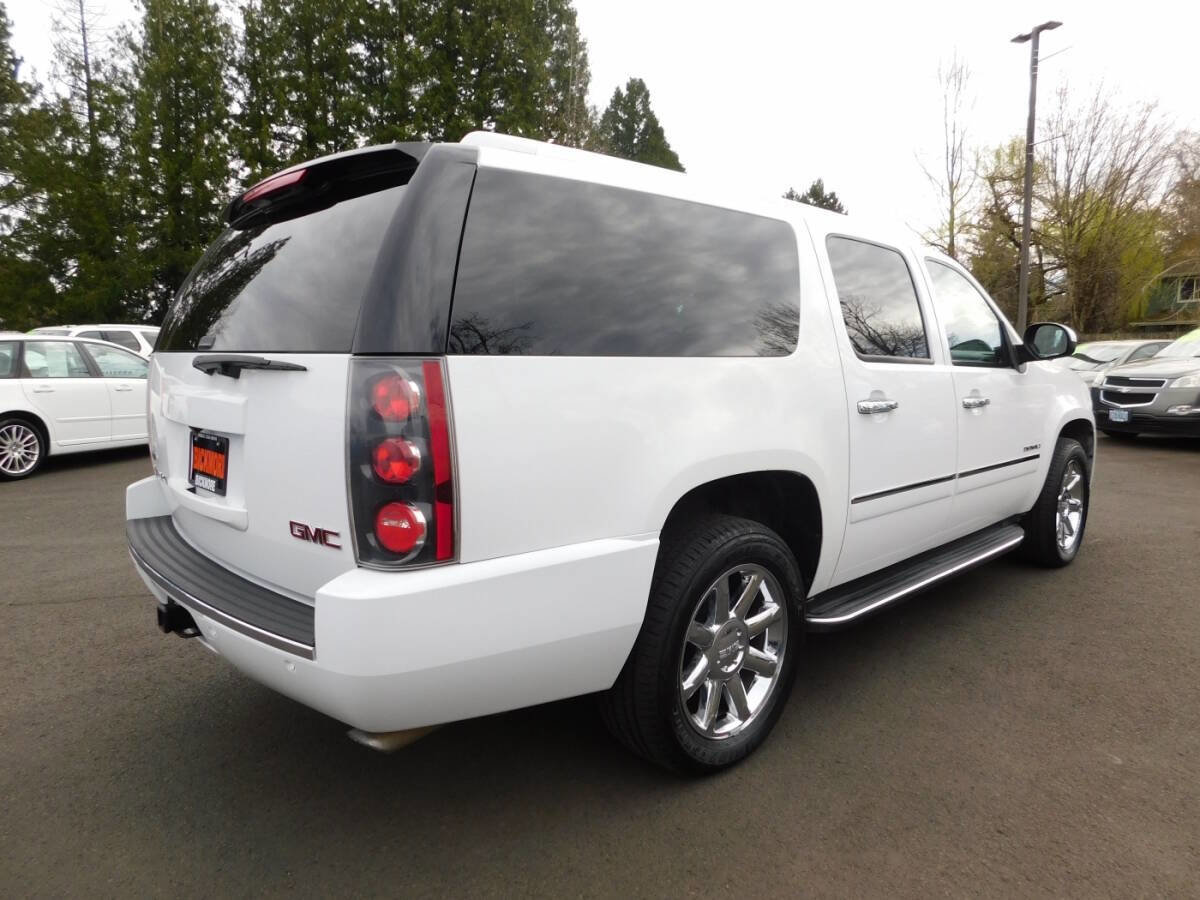 Used 2011 GMC Yukon XL Denali image 2