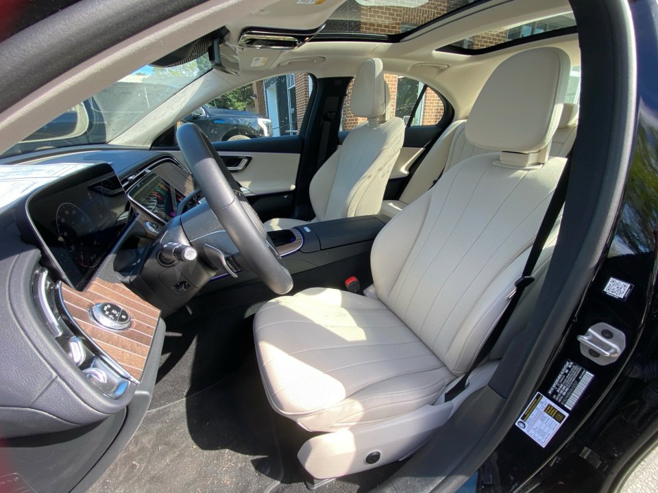 Used 2025 Mercedes-Benz E 350 4MATIC Sedan image 30