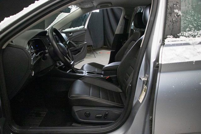Used 2024 Volkswagen Jetta SE image 23