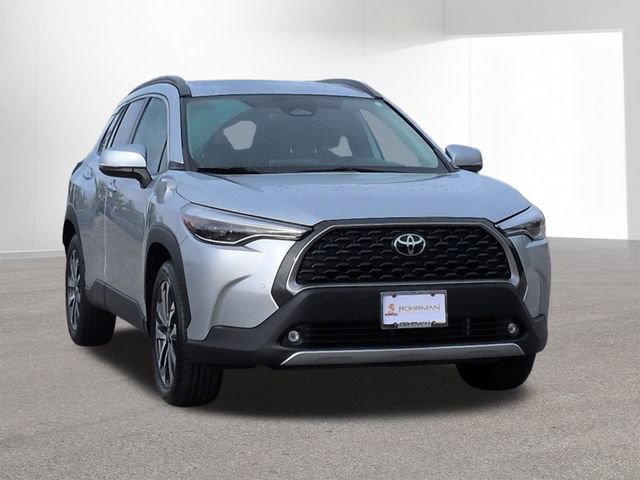 Used 2023 Toyota Corolla Cross XLE image 3