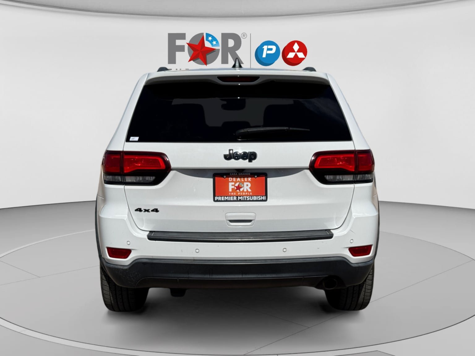 Used 2018 Jeep Grand Cherokee Laredo AWD/4WD image 4