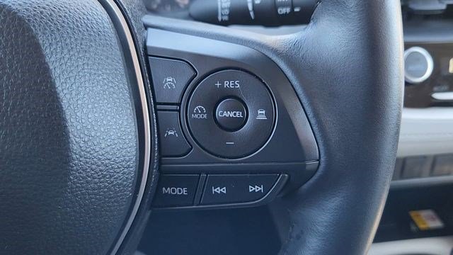 Certified 2023 Toyota Corolla Cross LE image 12