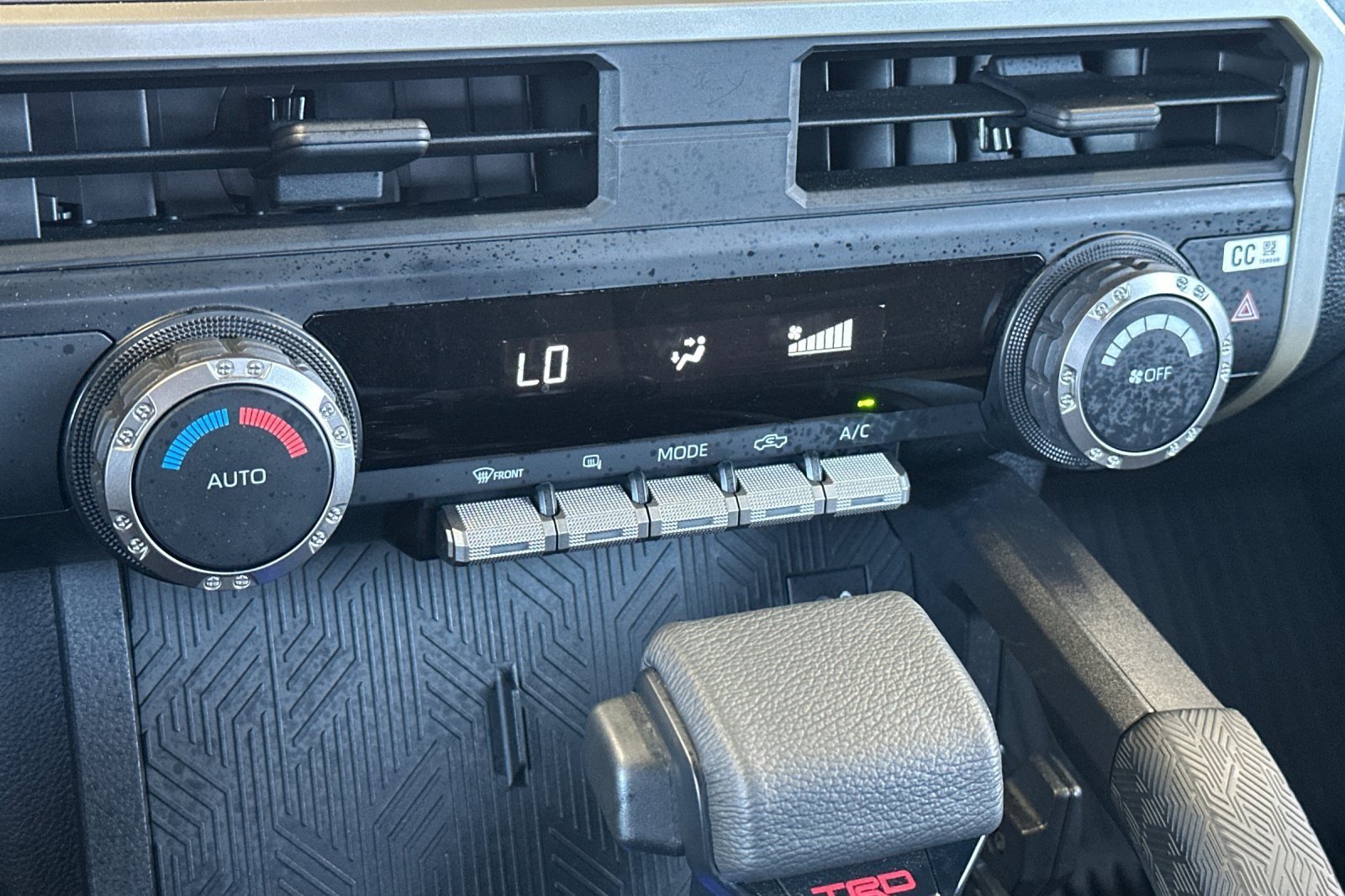 Certified 2025 Toyota Tacoma TRD Off-Road AWD/4WD image 18