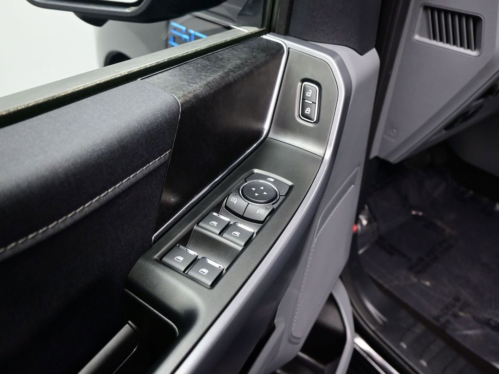 Used 2025 Ford F150 Lightning XLT image 10