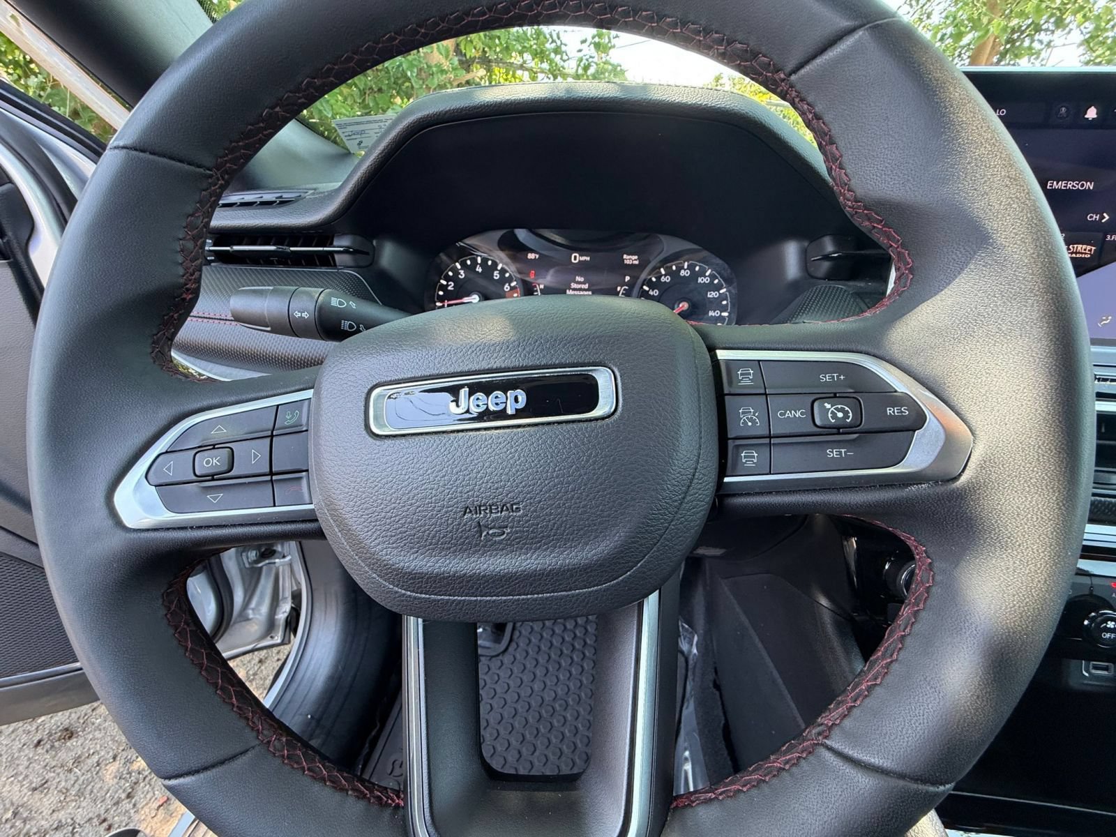 Used 2025 Jeep Compass Trailhawk AWD/4WD image 27