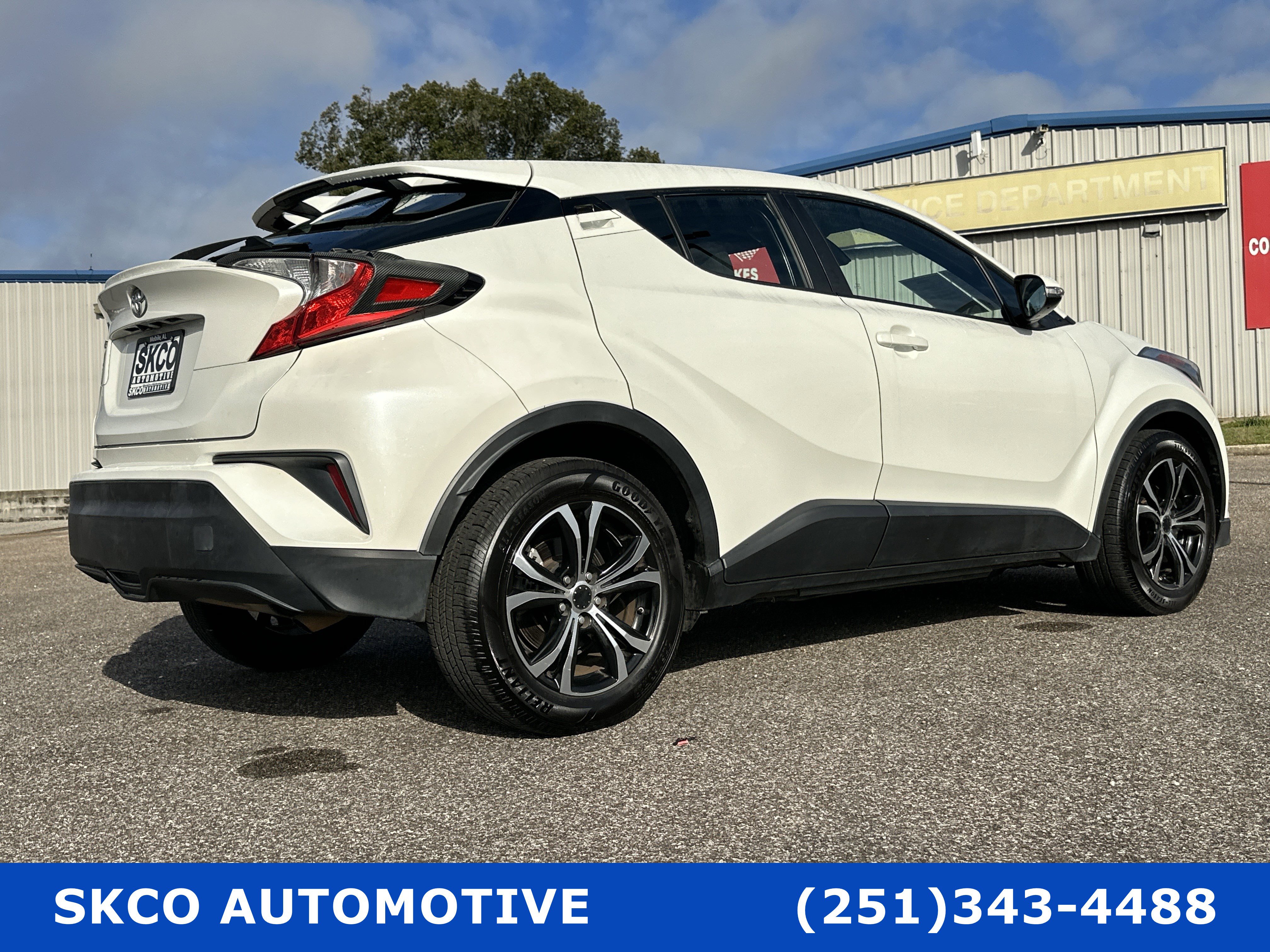 Used 2019 Toyota C-HR LE image 5