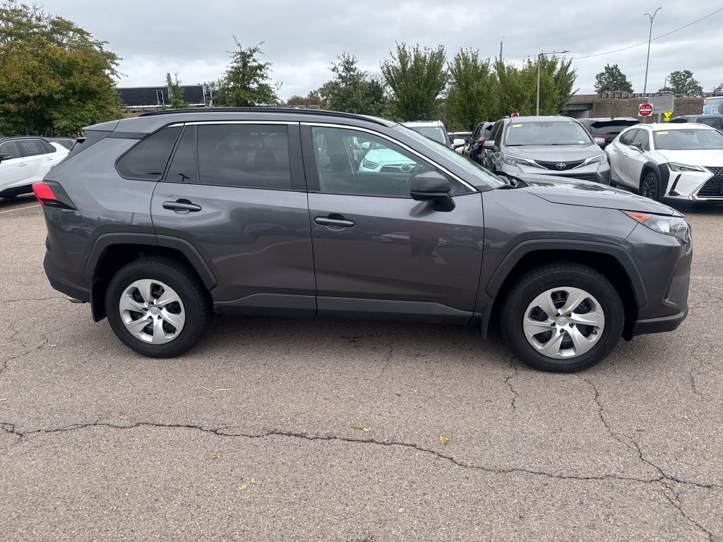 Used 2021 Toyota RAV4 LE AWD/4WD image 9