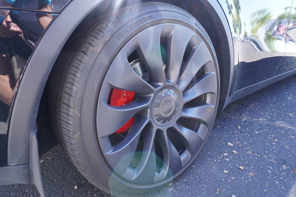 Used 2024 Tesla Model Y Performance image 5