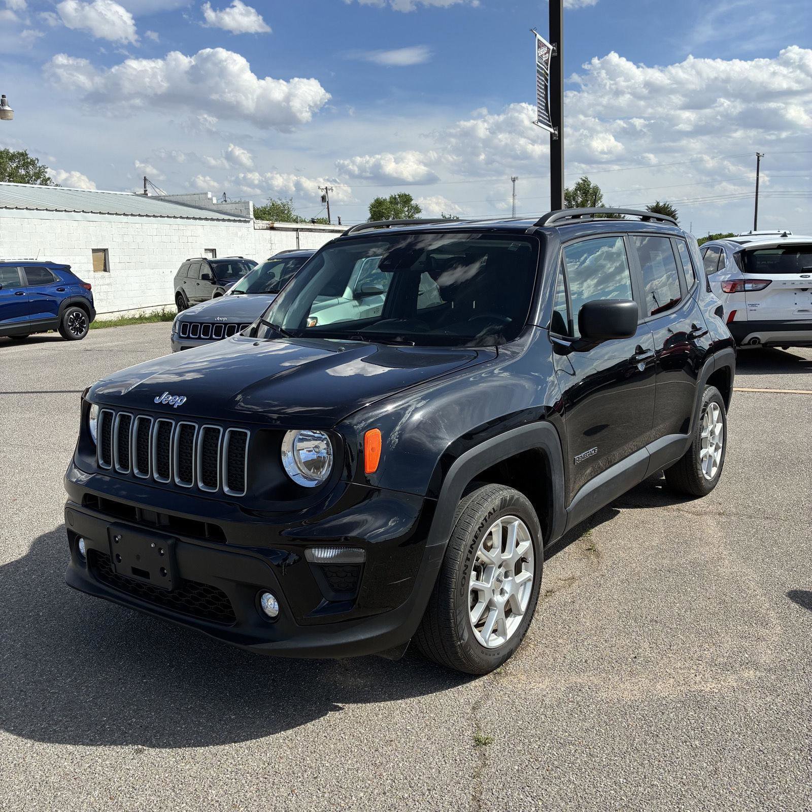 Used 2023 Jeep Renegade Latitude w/ Premium Group image 1