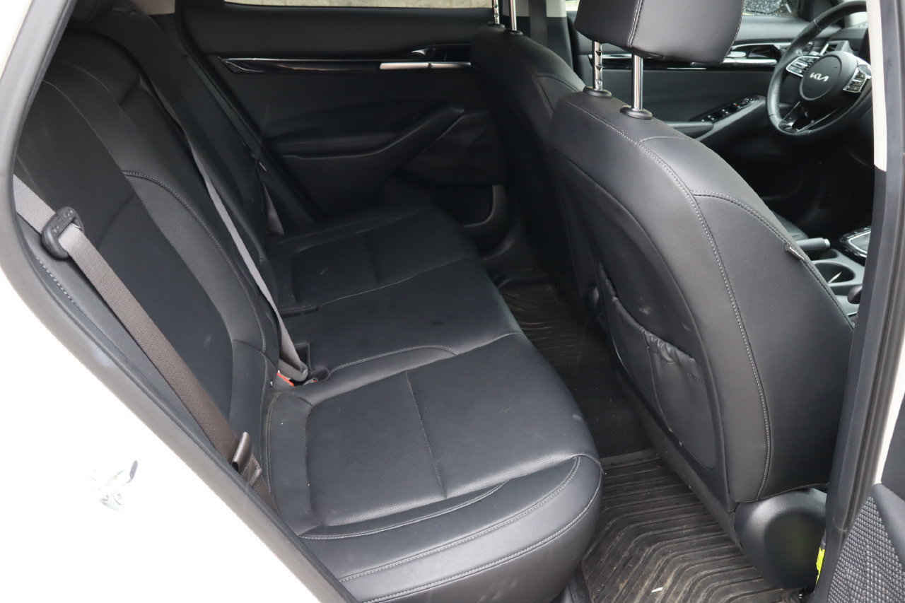 Used 2025 Kia Seltos EX FWD image 16