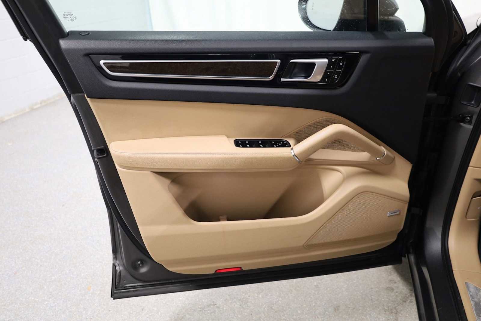 Used 2019 Porsche Cayenne image 16